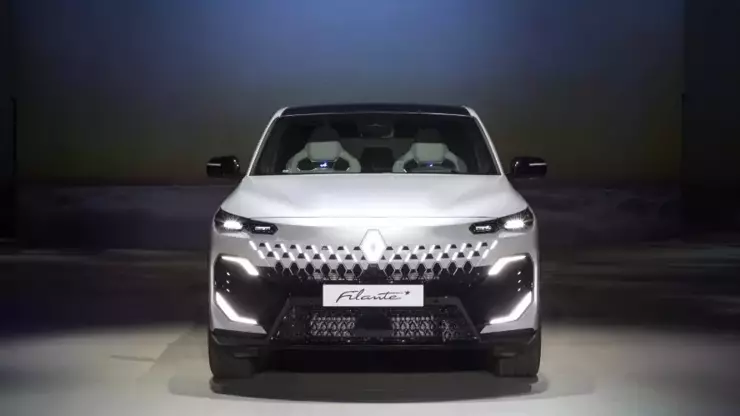 Renault’nun global SUV’u Filante yollara çıkıyor