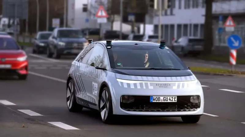 Volkswagen'in robotaksi projesi Almanya'da test ediliyor