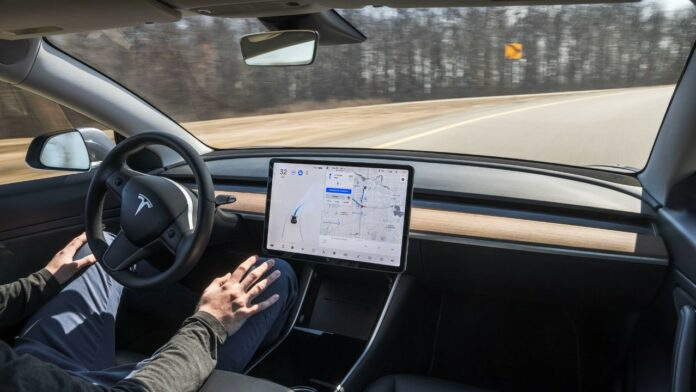 Otopilot, Tesla’nın başını derde sokuyor!