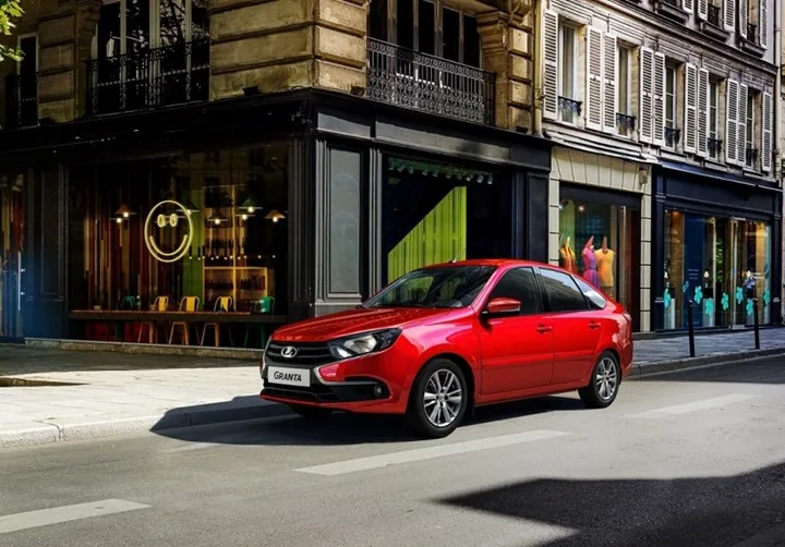 2022 Lada Granta Classic, yaptırımlar sebebiyle hava yastığı ve ABS olmadan üretiliyor