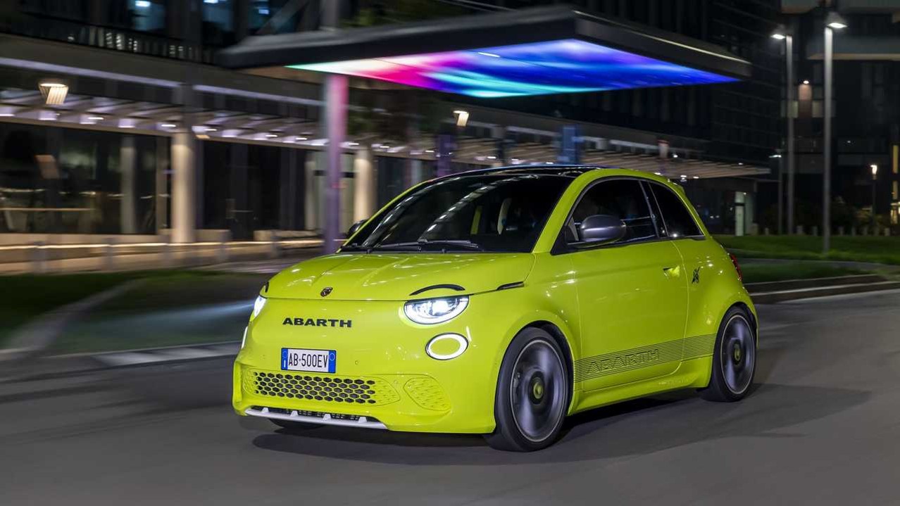 Abarth 500e, dikkat çeken tasarımıyla tanıtıldı
