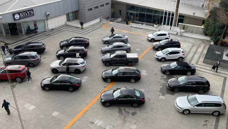 Yöntemleri pes dedirtti! Lüks otomobillerin şase numaralarını değiştirip...