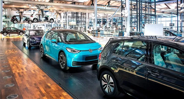 Volkswagen CEO'sundan Avrupa'ya 'enerji krizi' uyarısı: "Rekabetçiliğimizi kaybediyoruz"