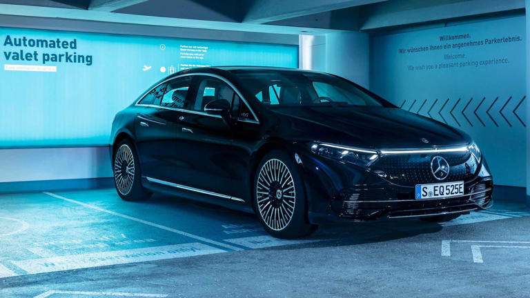 Mercedes-Benz, Otonom Park Sistemi'ni ticari kullanıma açtı