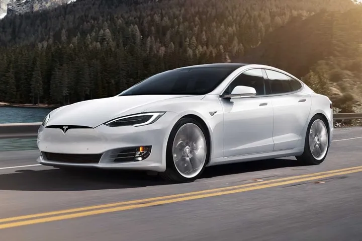 Tesla yeni araçlarında sensörler yerine kameralara ağırlık verecek