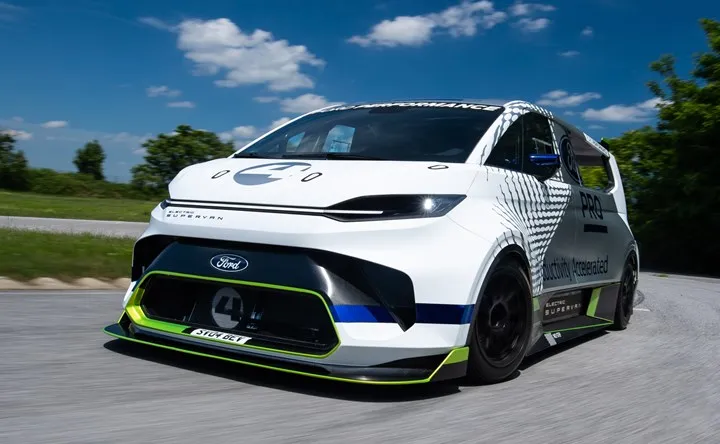 Yaklaşık 2000 beygir güce sahip Ford Electric SuperVan, Goodwood'da boy gösteriyor