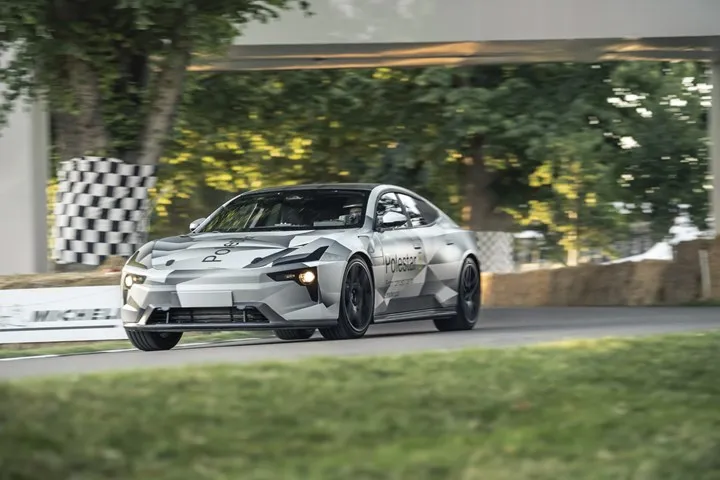 Polestar 5, iki elektrik motoruyla 872 beygir güç üretecek