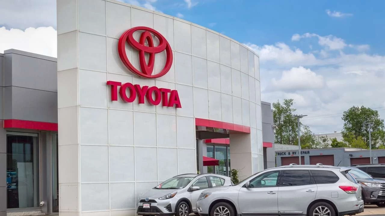 Toyota, ABD'de gösterge paneli sorunu nedeniyle yüz binlerce aracı geri çağırdı