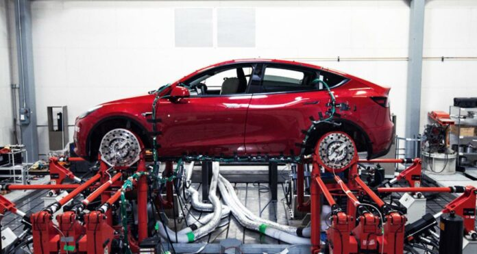 Tesla fabrikaları üretimde frene bastıkça, zarar ediyor