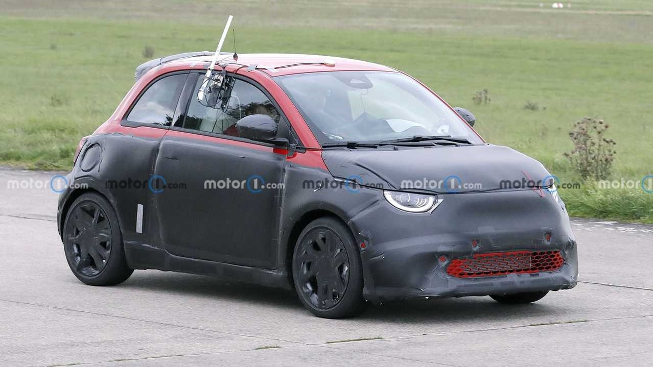 2023 Abarth 500 EV'nin casus fotoğrafları geldi