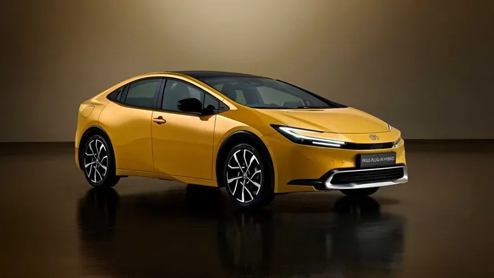 2023 Toyota Prius tanıtıldı: Modern tasarım, daha güçlü hibrit sistem