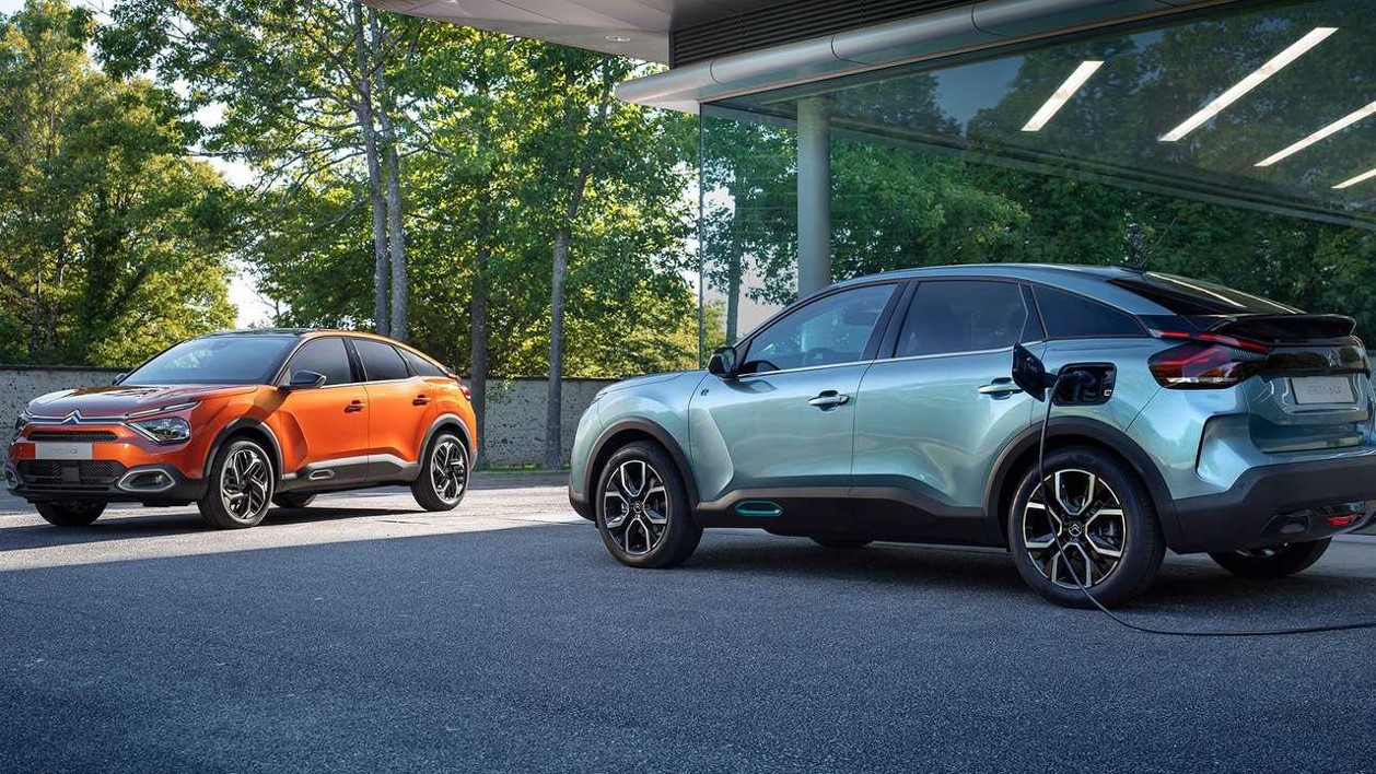 Citroen e-C4, şaşırtıcı fiyatı ile Türkiye'de!