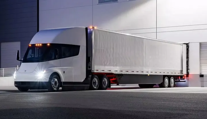 Tesla Semi teslimatları 1 Aralık'ta başlıyor: Üretim versiyonu da tanıtılacak