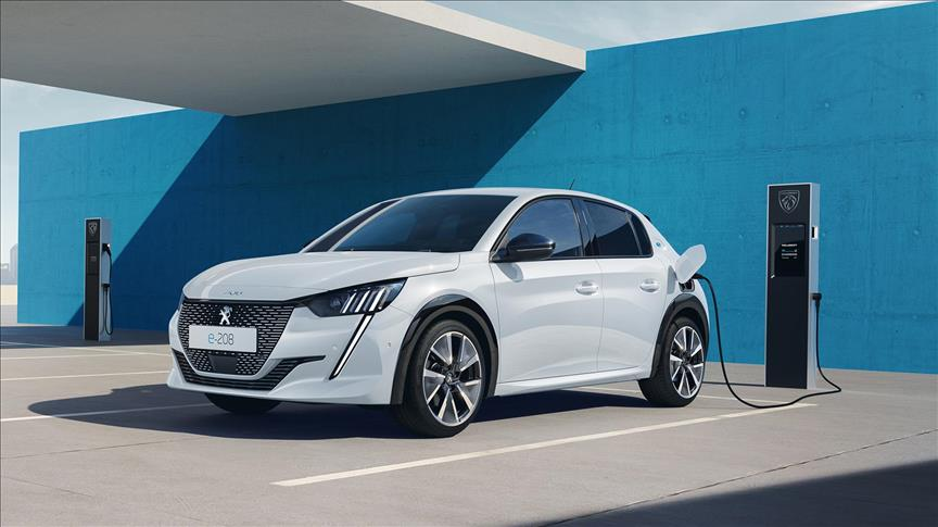 Yeni Peugeot e-208'de yeni elektromotorla 400 km'ye kadar menzil