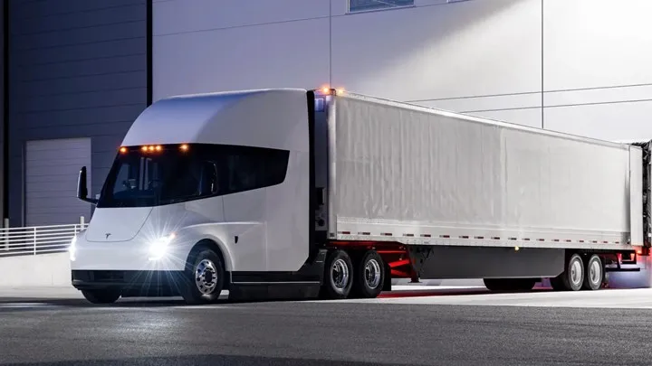 Tesla'nın elektrikli tırı gerçek koşullarda 36 ton yükle 800 km yol kat etti