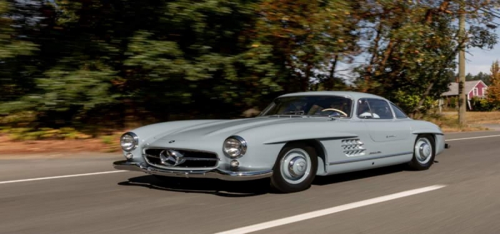 1957 model Mercedes 300 SL Gullwing rekor fiyata satıldı