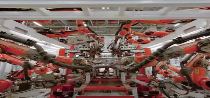 Tesla Gigafactory fabrikasında inanılmaz drone çekimleri