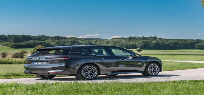 BMW, tek tuşla aracın rengini değiştiren teknolojisini tanıtacak