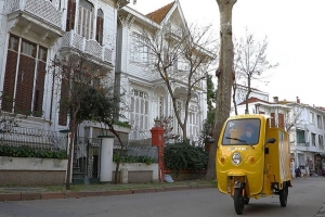 PTT'nin elektrikli araçları Adalar'da kullanılmaya başlandı
