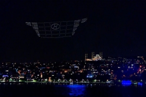 Tucson'dan İstanbul Boğazı'nda ışık gösterisi!
