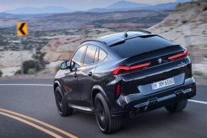 BMW'nin yeni model araçları Los Angeles Otomobil Fuarı’nda tanıtıldı