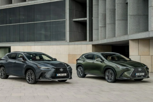 Lexus'ta yeni dönem: İlk plug-in hibrit modelini tanıttı