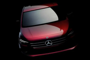 Mercedes-Benz T-Serisi'nden yeni ipucu geldi: Tanıtım 26 Nisan'da