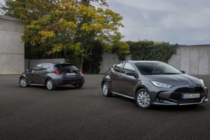 Yeni Mazda2 Avrupa'ya Toyota Yaris'in ikizi olarak geliyor