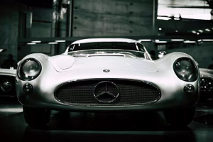 Sadece iki adet üretilmişti: 1956 Mercedes 300 SLR rekor fiyata satıldı