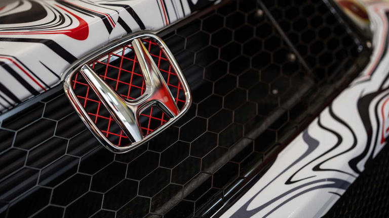 Honda Civic Type R'ın TCR versiyonu ortaya çıktı: Çok daha asi!