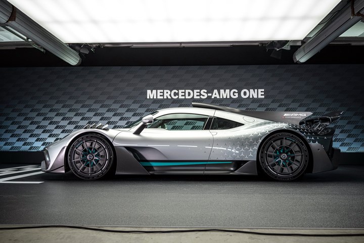 Mercedes-AMG One, 1049 beygirlik hibrit sistemiyle sahnede