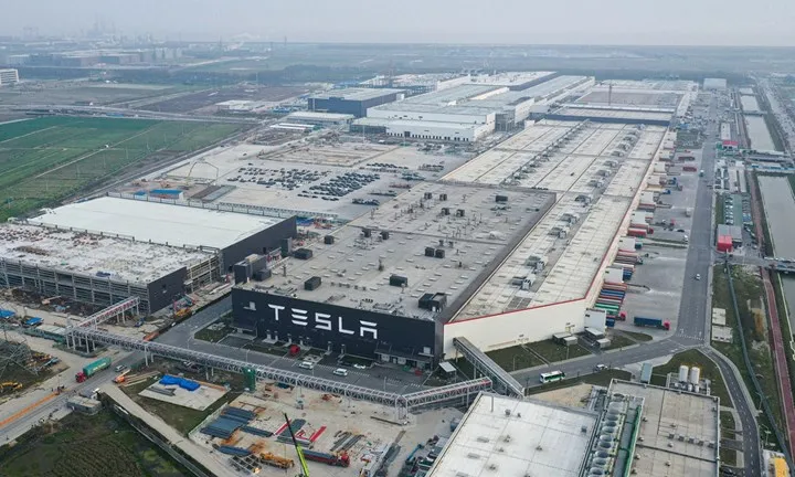 Tesla, Çin’deki fabrikasında 1 milyon elektrikli otomobil ürettiğini duyurdu.