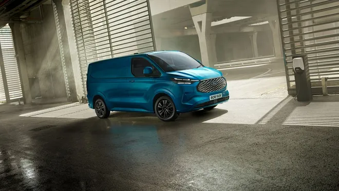 Kocaeli fabrikalarında üretilecek E-Transit Custom tanıtıldı