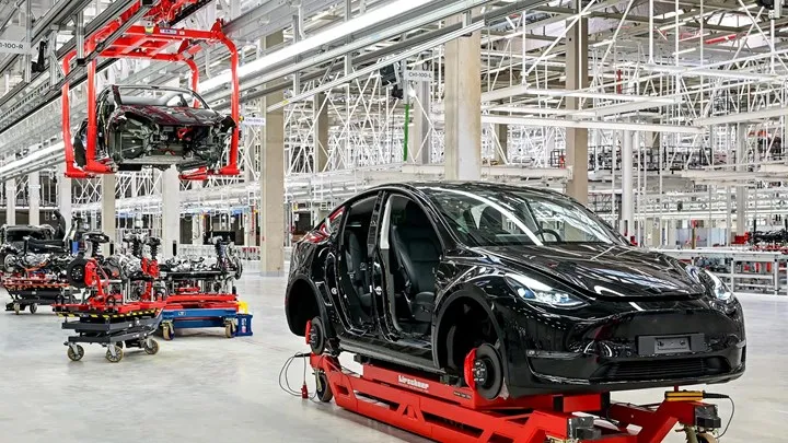 Tesla'nın Almanya fabrikasında kaos var: Çalışacak işçi bulunamıyor