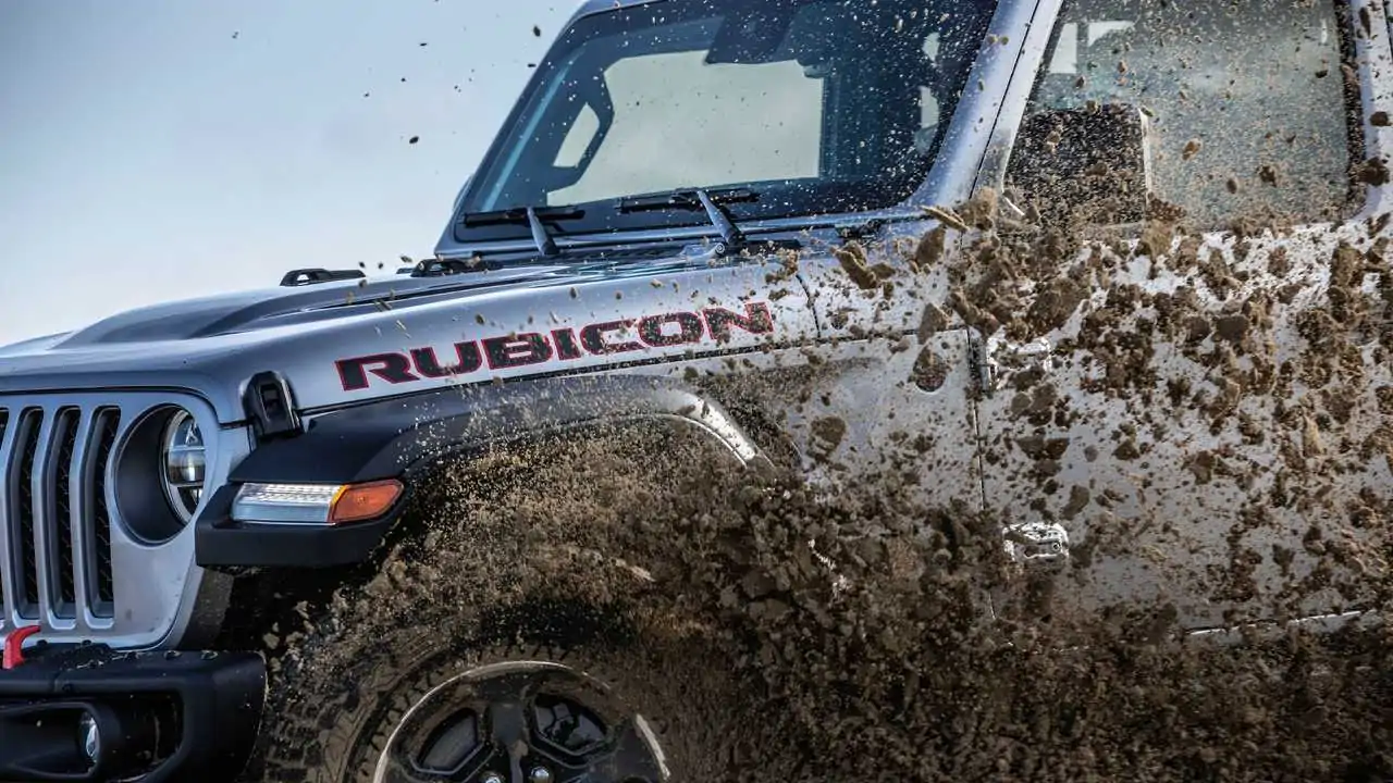 Jeep, ön camınızı "tek seferde temizleyen" bir silecek üretti