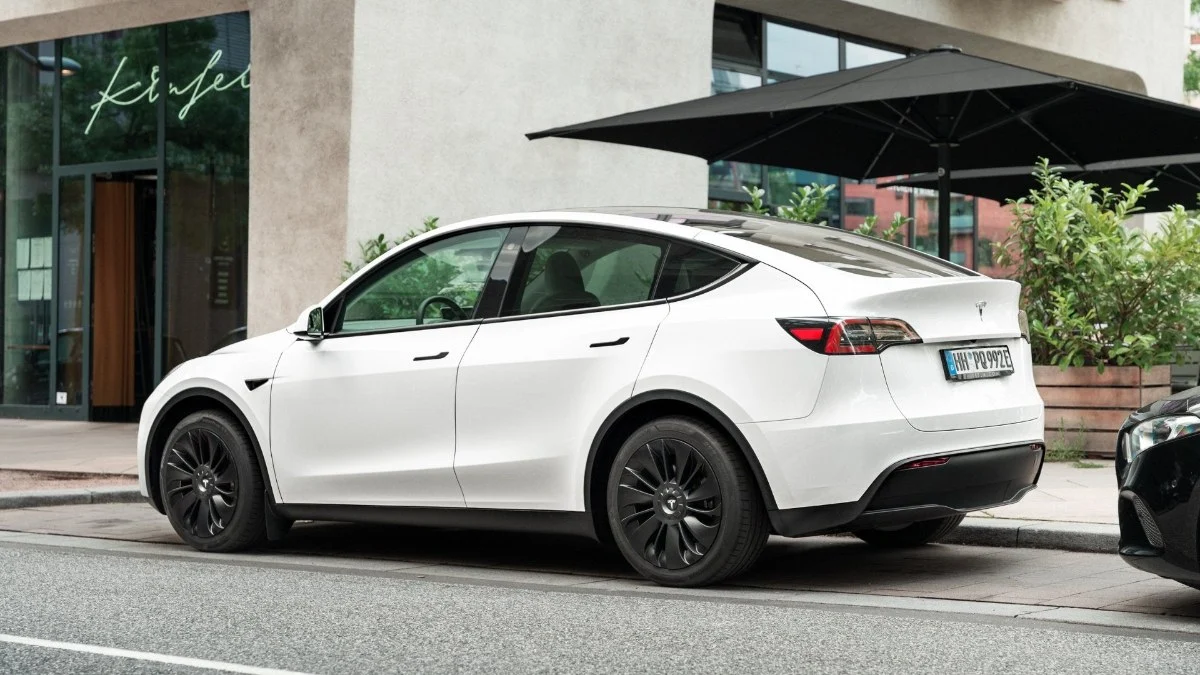 Fiyat yarı yarıya düştü: Yeni Tesla Model Y Türkiye'de satışta