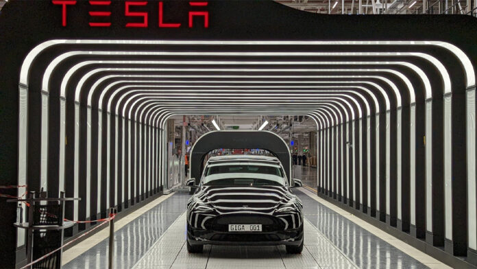 Tesla yeni fabrikası için yer bakıyor