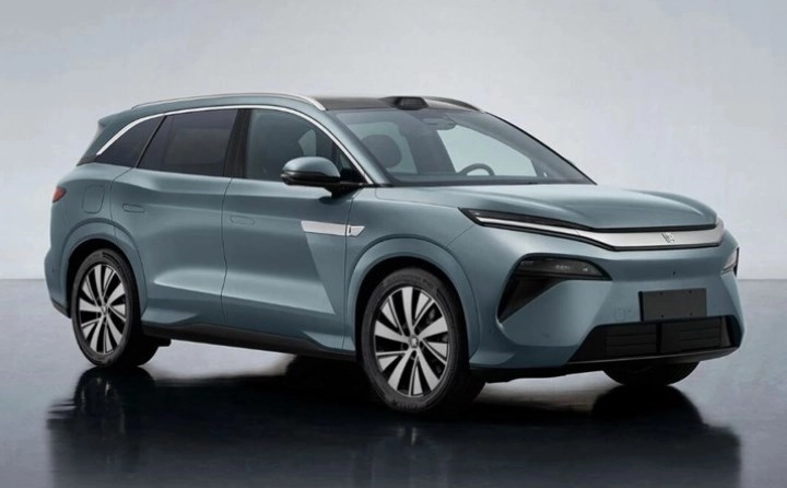 BYD Han L ve Tang L 9 Nisan’da tanıtılıyor: 5 Dakika şarjla 400 km gidebiliyor!