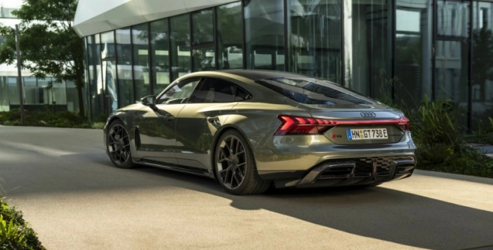Audi, 2025 RS GT e-tron ile şimdiye kadarki en güçlü elektrikli modelini tanıttı