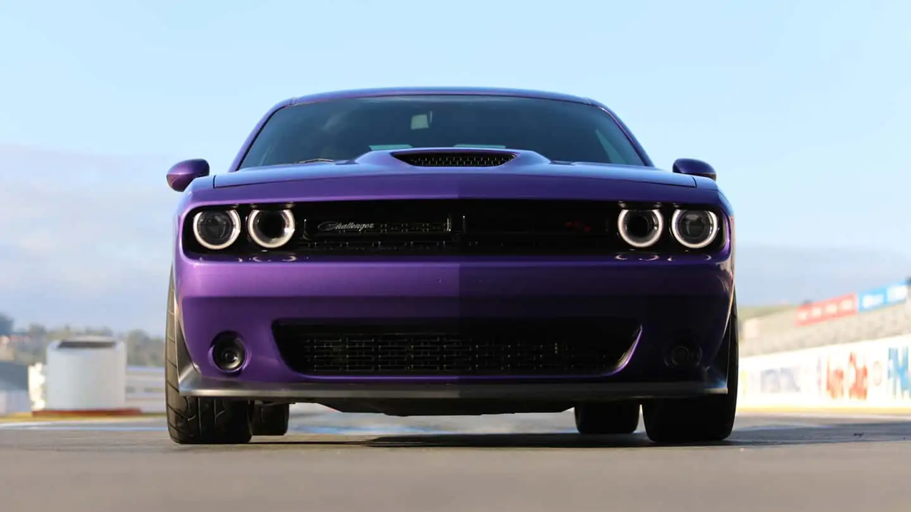 Binlerce Charger ve Challenger bayilerin deposunda bekliyor