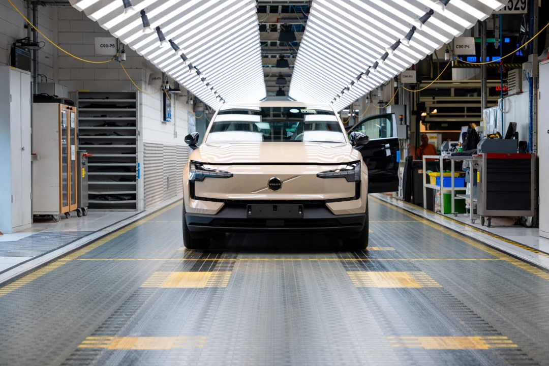 Bize özel motorlu Avrupalı elektrikli Volvo EX30 ön siparişe açılıyor