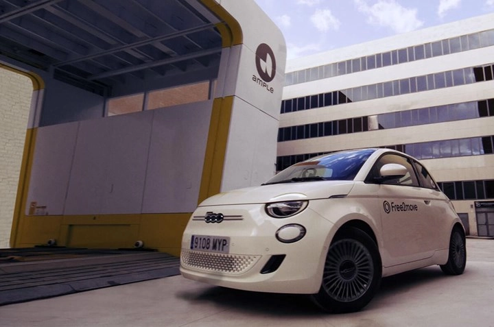 Fiat, elektrikli otomobiller için batarya değişim teknolojisini test ediyor