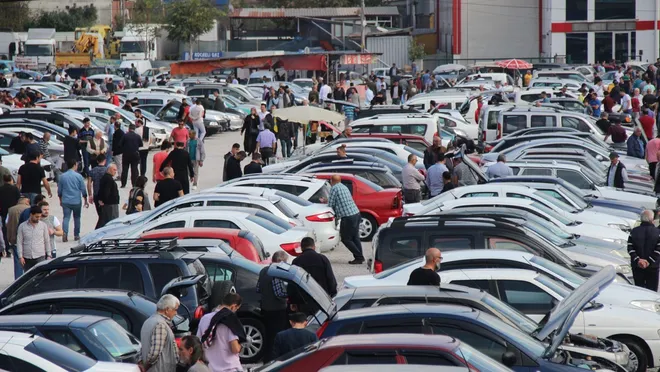 İkinci el oto pazarında daralma hızlandı