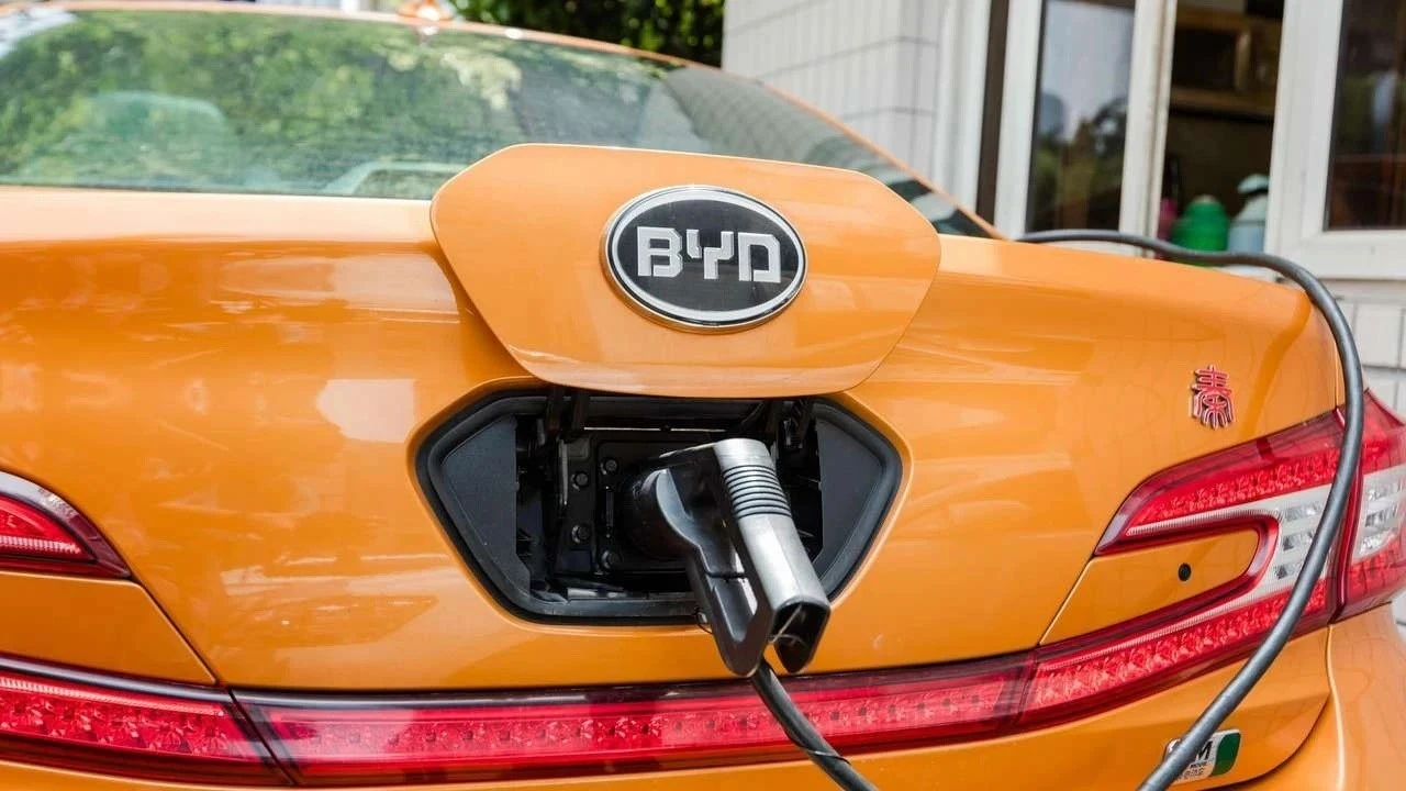 BYD’nin fiyat indirimi piyasayı sarstı: Hisseler yüzde 8’in üzerinde geriledi