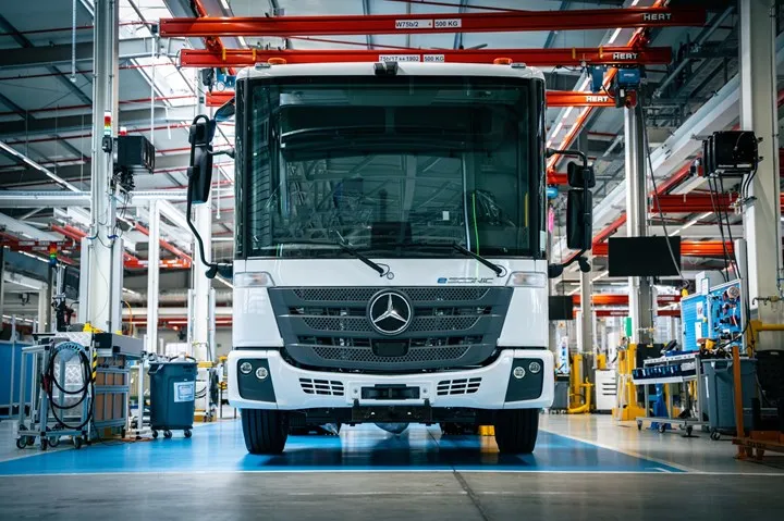 Daimler Truck, elektrikli eEconic’in seri üretimine başladı
