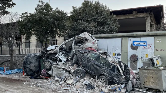 Sektör yara sarıyor! Bölgedeki 4 yetkili satıcı tamamen yıkıldı