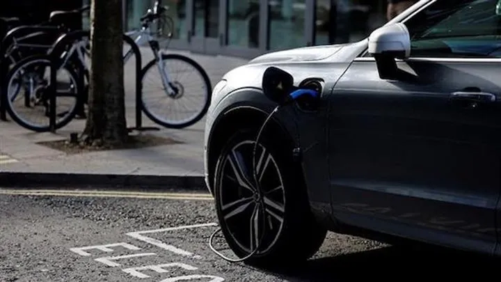 Japonya, elektrikli araçları şarj edecek yol için testlere başladı