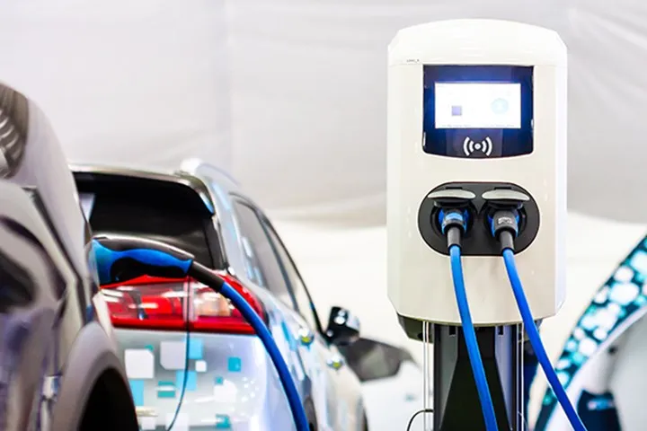 Fransa, düşük gelirli ailelere öncelik veren bir elektrikli araç teşvik planı hazırladı