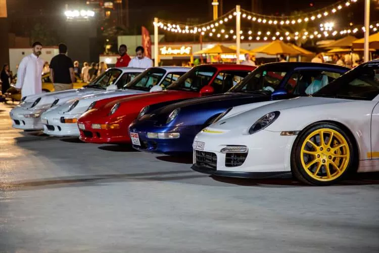 Alman devi Porsche, Dubai'de görücüye çıktı