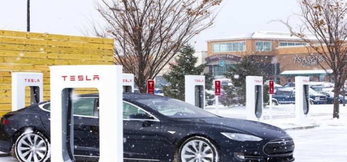 Norveç'te elektrikli araçlar içten yanmalı araçları geçti